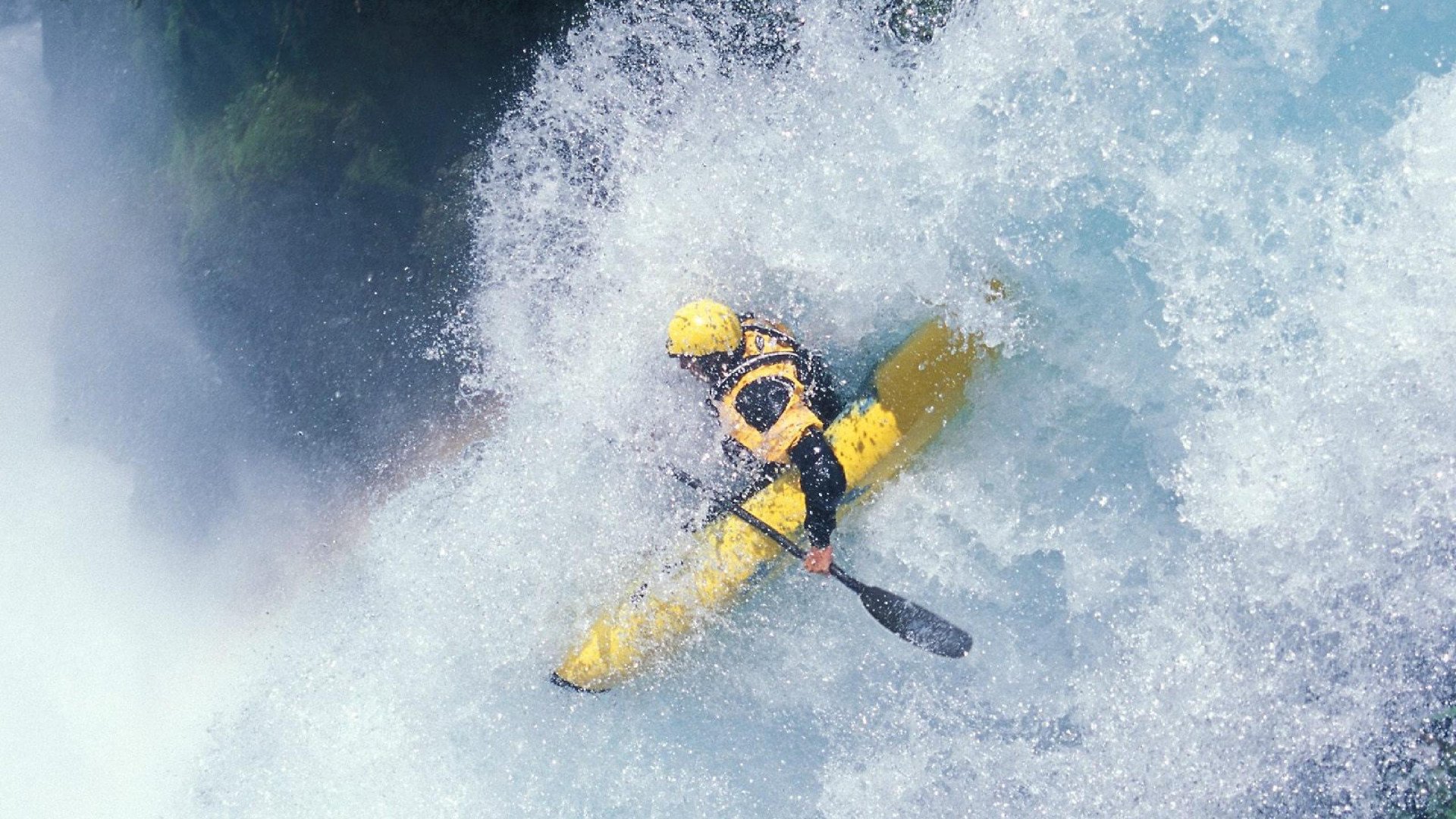 欧冠决赛焦点战，紫百合奇迹夜，佛罗伦萨力克皇马登顶欧洲之巅